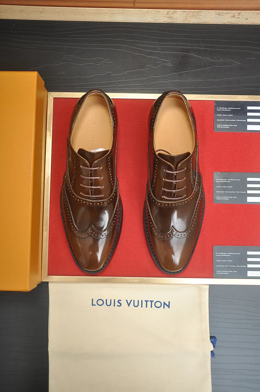 Men's men's shoes 💰500💶 [LV] (original single cowhide lining) 🍀LV's latest genuine leather business suit shoes are launched simultaneously on the official website. The first-layer cowhide imported from Italy is made of heavy gold, 💥official website 1:1 rubber outsole. Versatile to wear, high-end without losing class, and the color combination is extraordinary. This four-season style is alluring when worn on your feet, showing off your big-name flair. Standard code 38-45 (45 customized)